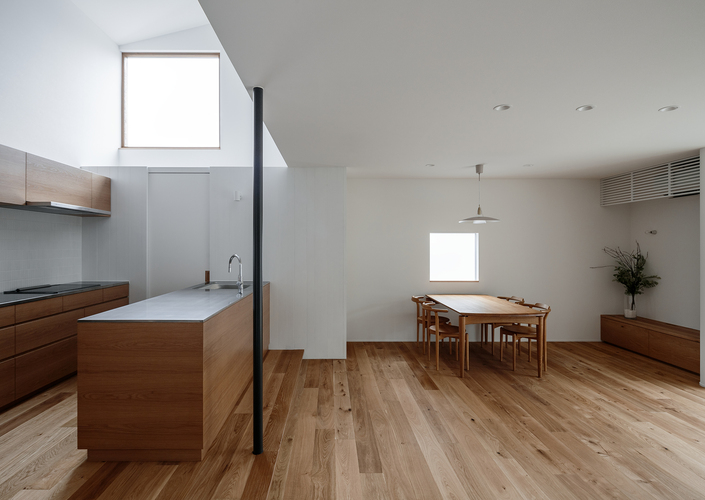 中庭と吹き抜けのある家