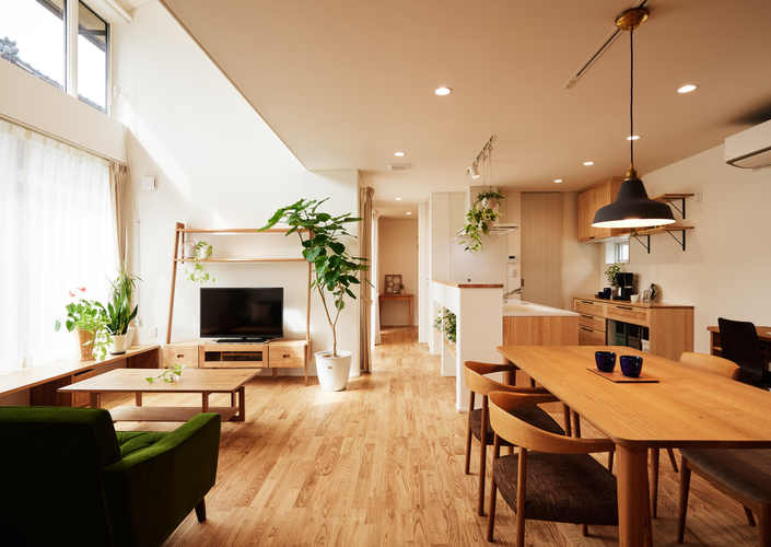 緑と家族のつながりを愉しむ家