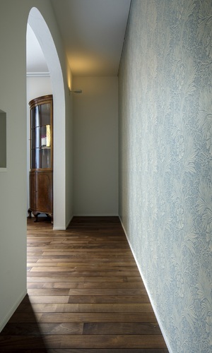 リビング前室のアーチとクロス