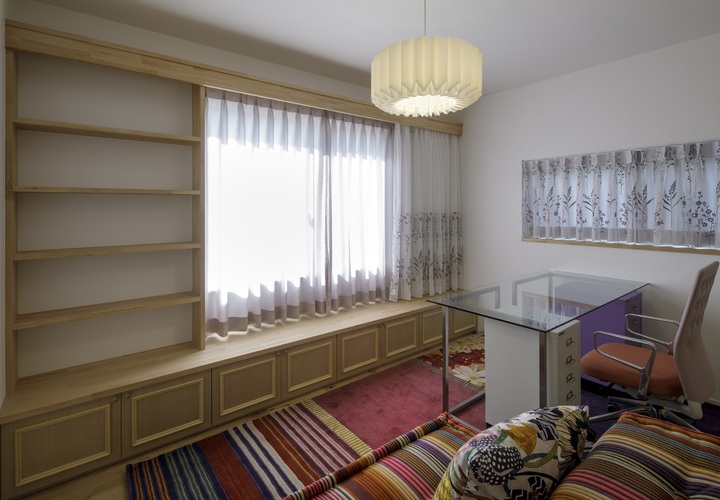 個室のベンチ収納