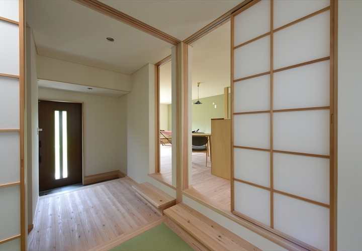 客間から玄関ホール