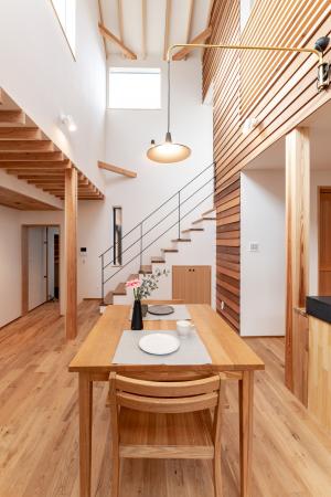 ガルバリウムと米杉の家　～玉造の家２～