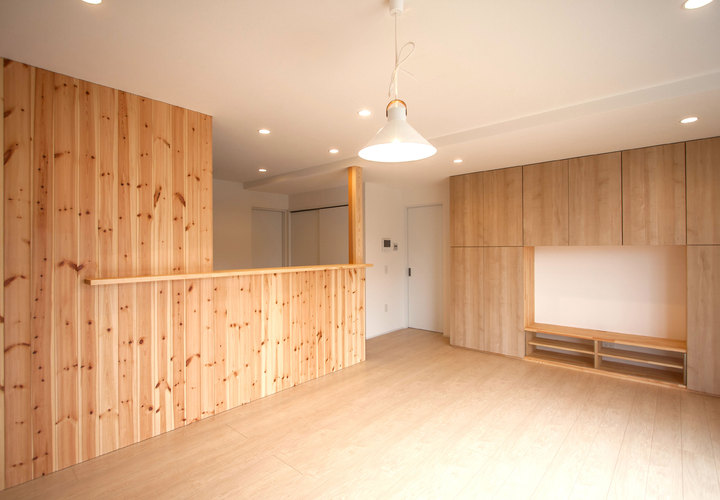 湘南・藤沢市長後の中庭のある2世帯住宅 グリーン、緑と暮らす　1階リビング