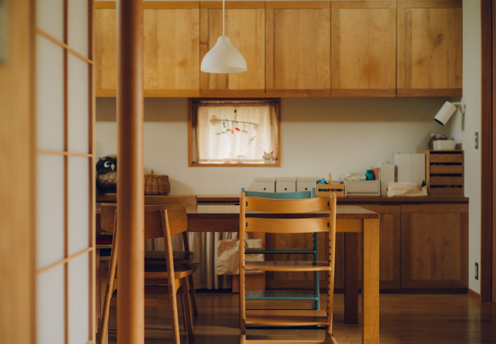 リビングからダイニングを臨む