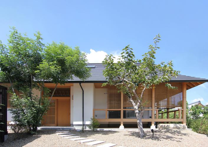 むくり屋根の家