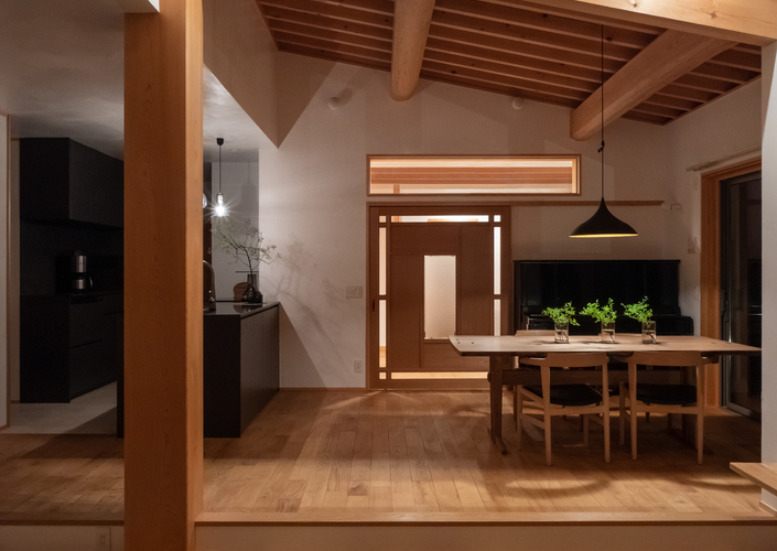 伊吹山を望む花火テラスのある家