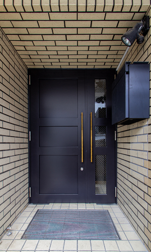 曲線のオフィス「玄関扉」