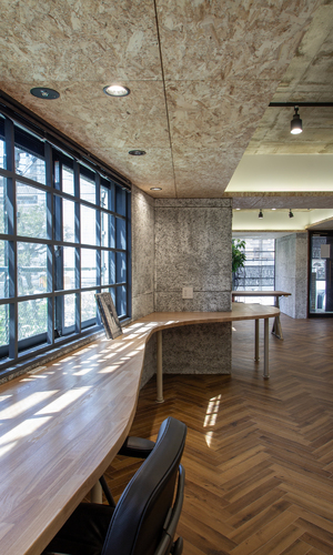 曲線のオフィス