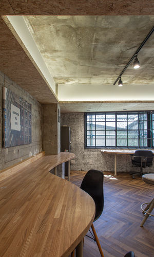 曲線のオフィス