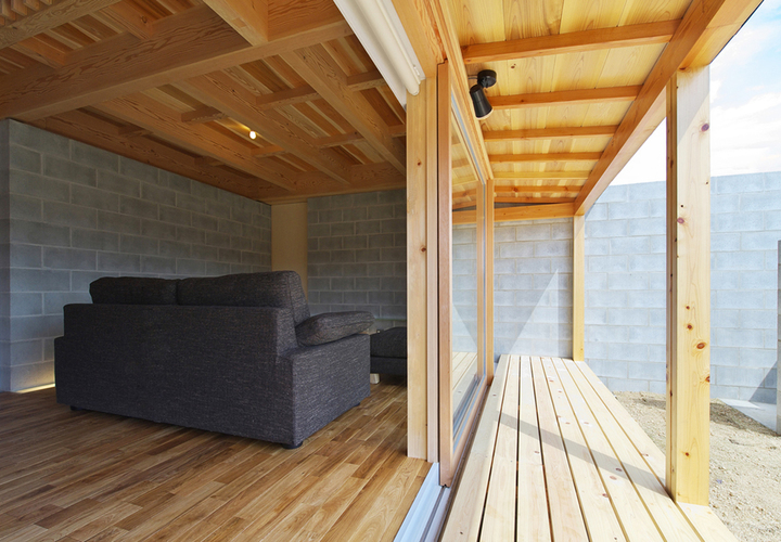 内であり外であるデッキの空間。