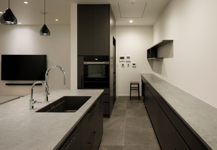 キッチン-パントリー夕景