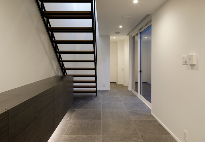 玄関ホール夕景