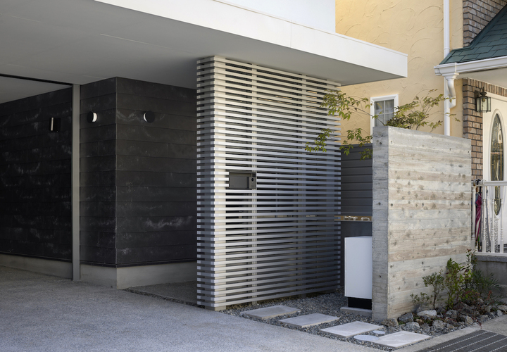 ガレージ　ポスト　表札