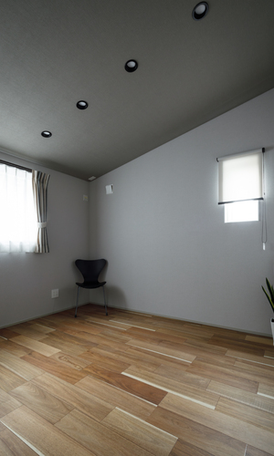 勾配天井の個室