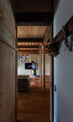 キッチン裏の回遊家事動線から。