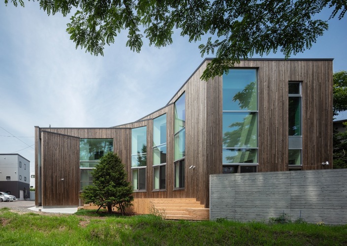 五つの角度の織りなす家