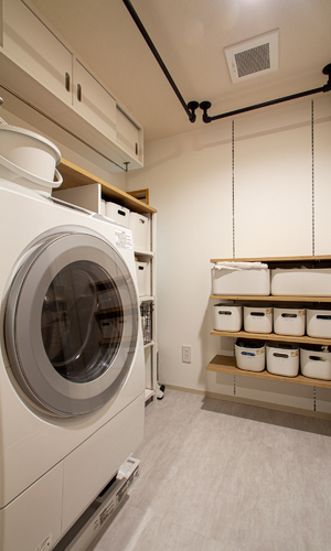 無印良品の収納でそろえた、使いやすさ抜群の脱衣所