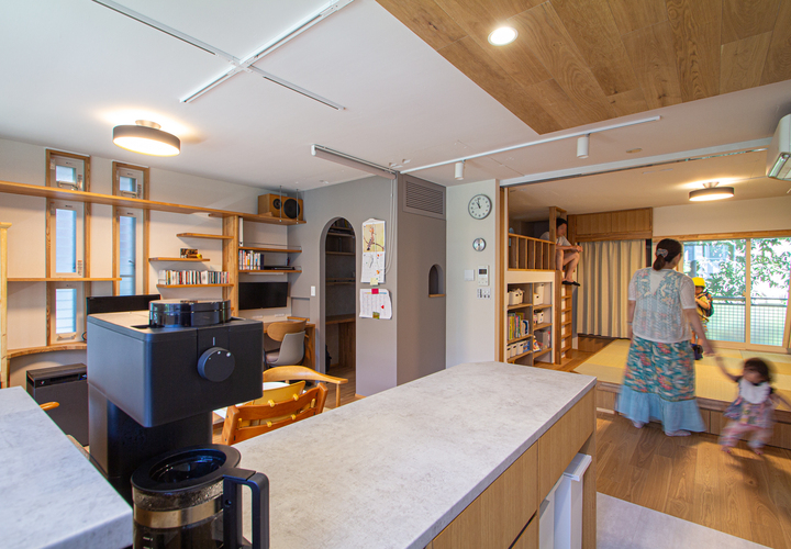 抜け感のある、リビング→小上がり