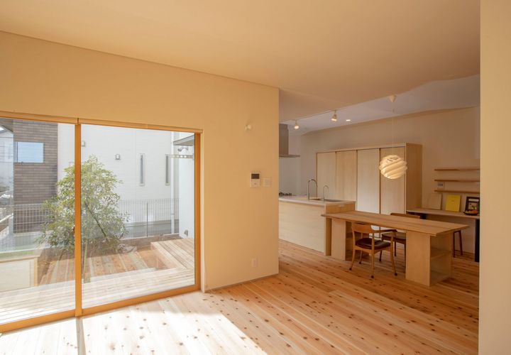 リビングと縁側と庭