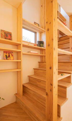 階段本棚