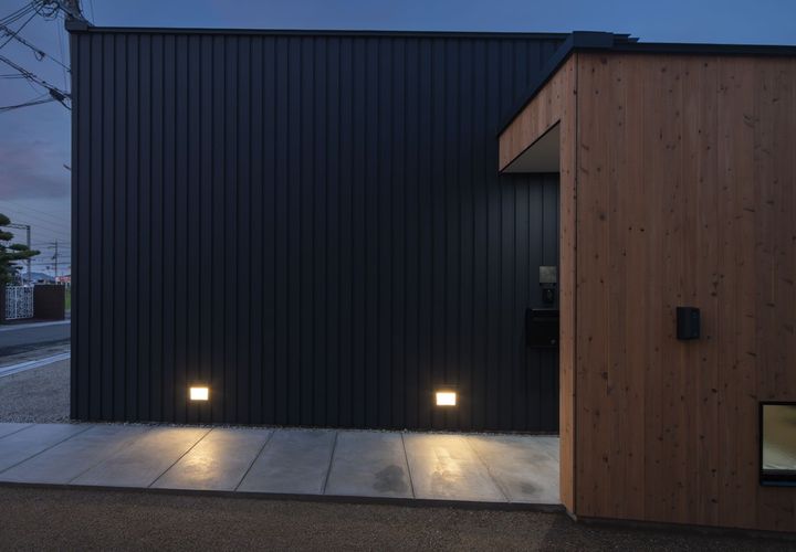 アプローチのフットライト。