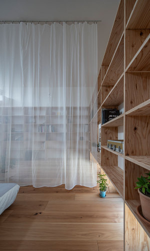 床は広幅のヒッコリーフローリング。