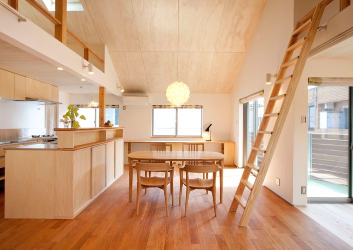 子育て世代、高天井にロフト、ファミリーデスクのある２世帯住宅