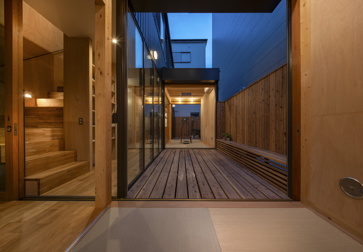 寝間からの夜景。