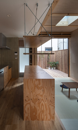 カウンター側面。