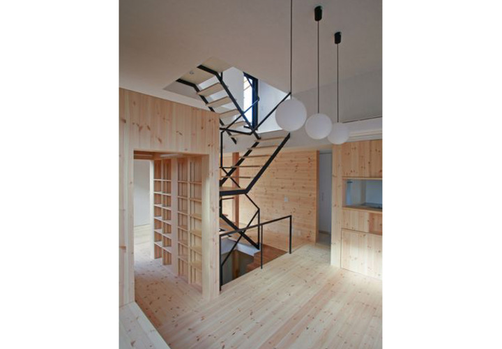 ダイニング、階段、収納ボックスの関係性