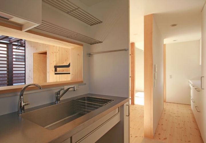 キッチンの隣に家事スペースが繋がる