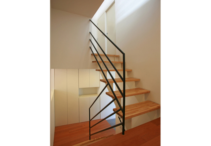 １〜２階の階段