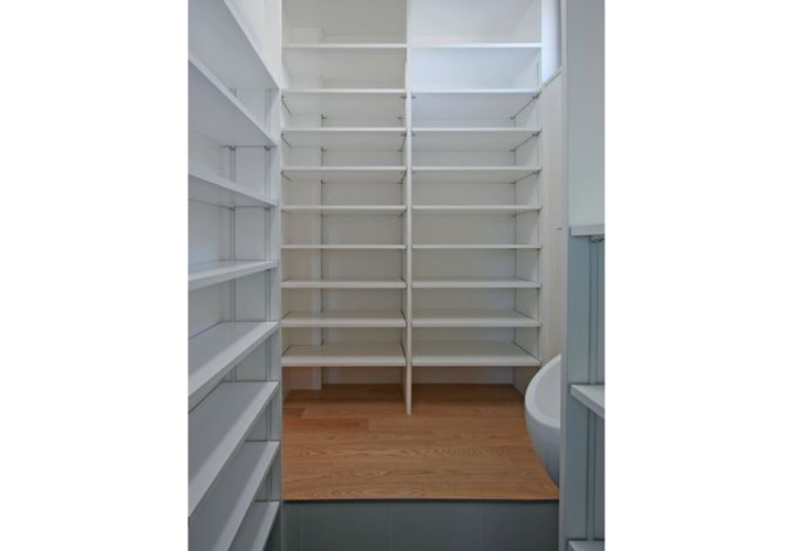 玄関隣りのシューズインクローク