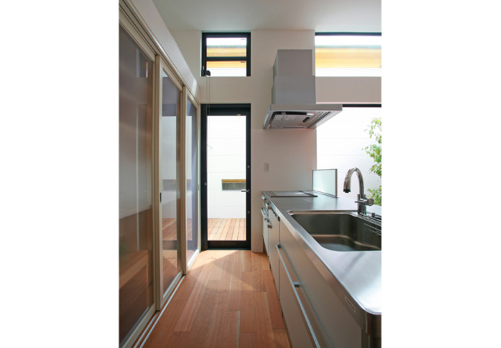 アイランドキッチンと背面収納