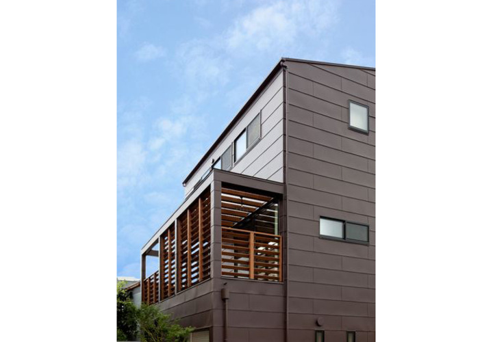 南側外観　デッキテラスを見る