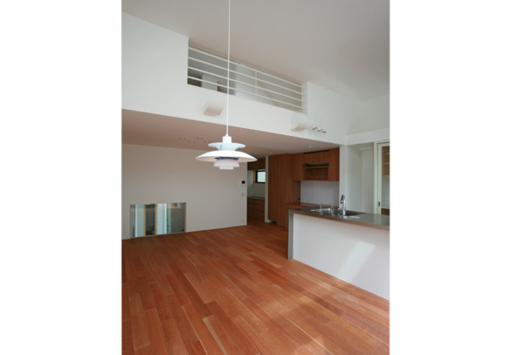 子供室の様子が天井段差部分の開口を通してLDKに伝わる