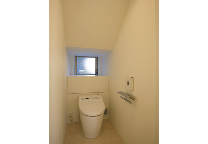 階段下を利用したトイレ Fevecasa フェブカーサ