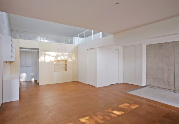 玄関土間と一体となったリビングダイニング