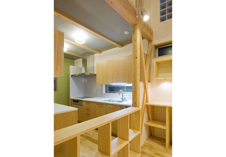 木の家の雰囲気を壊さないようにキッチンをつくる