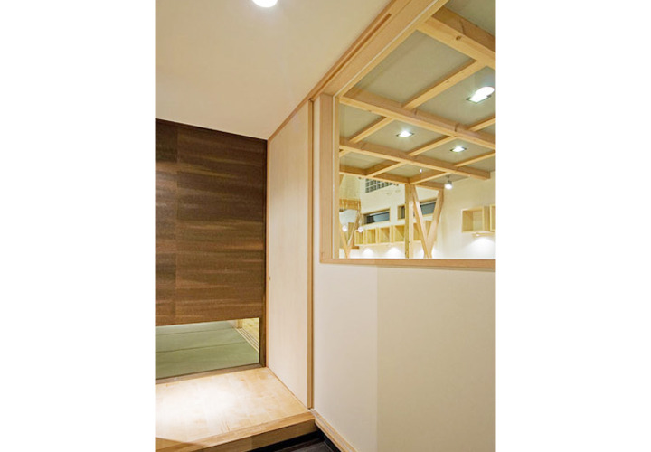 各部屋とのつながりを意識した玄関