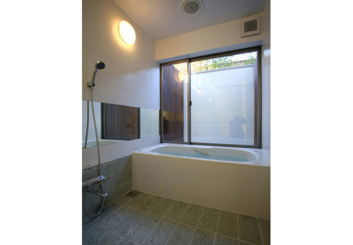 十和田石を使った浴室