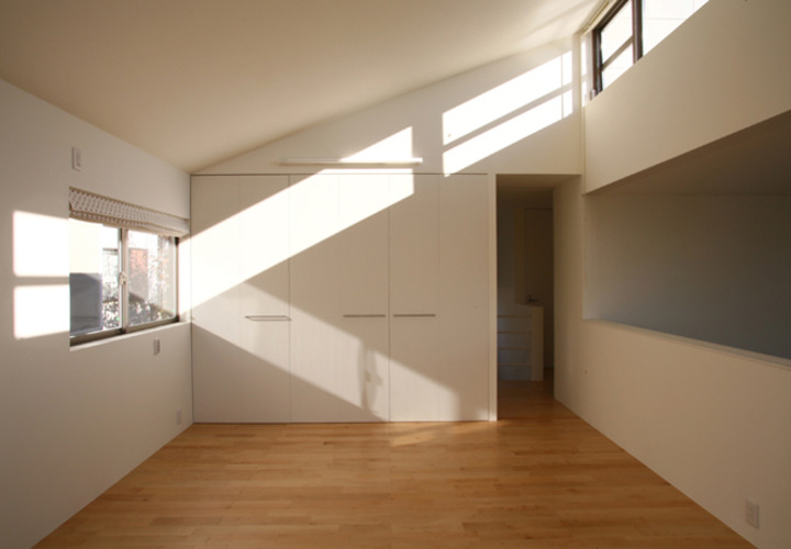 リビングの吹き抜けに面した子供室