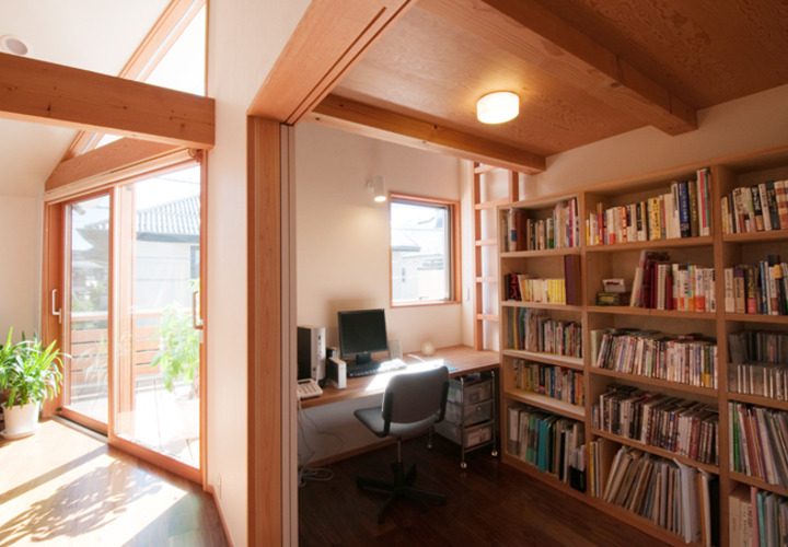 リビングに面した書斎コーナー