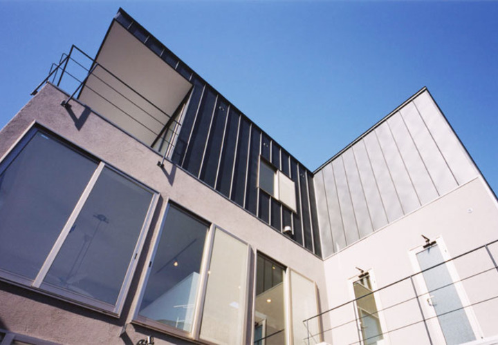 庭から見た2階3階外観