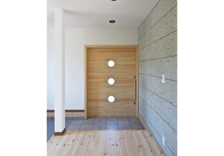 大谷石貼りの玄関