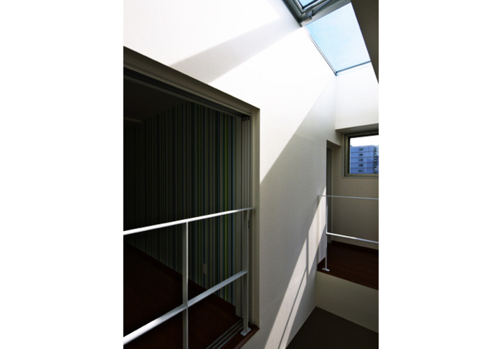 西向きリビングを照らす天窓