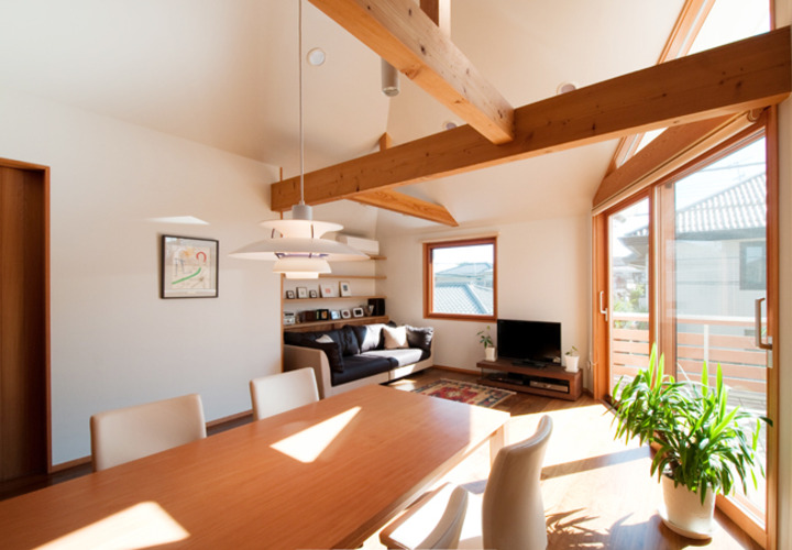 ダイニングからリビングをみる