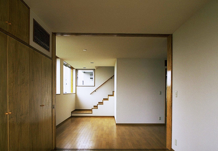 鉄の外装・木の内装