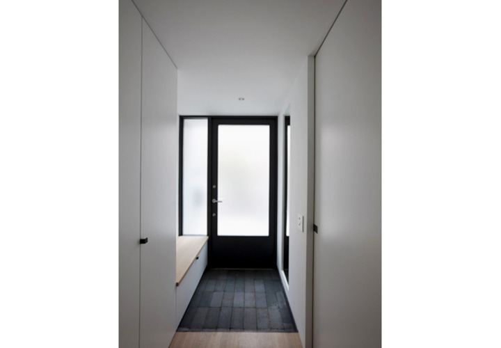 拡散光の入る玄関