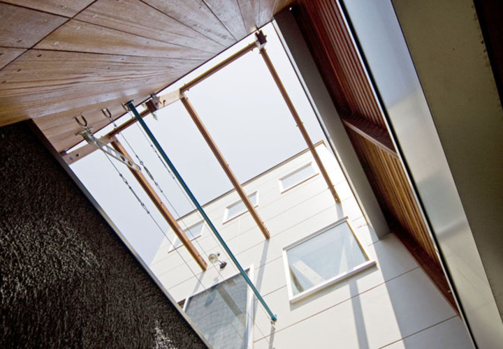 玄関ポーチからの見上げ